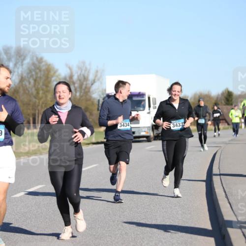 06.04.2025 - 44. Internationalen Wilhelmsburger Insellauf Jannik Wohlers http://msf.ph/oto/7616891 06.04.2025 09:39:58 Laufen 5139, 3434, 3433 meine-sportfotos.de