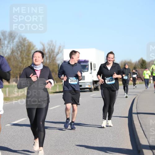 06.04.2025 - 44. Internationalen Wilhelmsburger Insellauf Jannik Wohlers http://msf.ph/oto/7616893 06.04.2025 09:39:58 Laufen 21, 097, 5139, 3434, 3433 meine-sportfotos.de