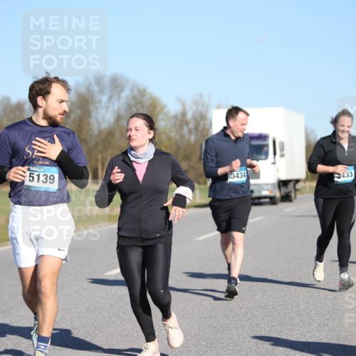 06.04.2025 - 44. Internationalen Wilhelmsburger Insellauf Jannik Wohlers http://msf.ph/oto/7616894 06.04.2025 09:39:58 Laufen 21, 097, 5139, 3434, 3433 meine-sportfotos.de