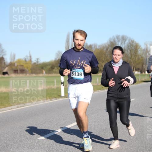 06.04.2025 - 44. Internationalen Wilhelmsburger Insellauf Jannik Wohlers http://msf.ph/oto/7616898 06.04.2025 09:39:59 Laufen 21, 097, 5139, 3434 meine-sportfotos.de