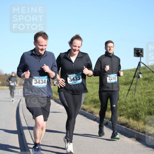 06.04.2025 - 44. Internationalen Wilhelmsburger Insellauf Jannik Wohlers http://msf.ph/oto/7616905 06.04.2025 09:40:01 Laufen 3434, 3433, 3293 meine-sportfotos.de