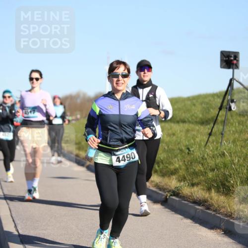 06.04.2025 - 44. Internationalen Wilhelmsburger Insellauf Jannik Wohlers http://msf.ph/oto/7616992 06.04.2025 09:40:27 Laufen 4521, 4547, 4490 meine-sportfotos.de