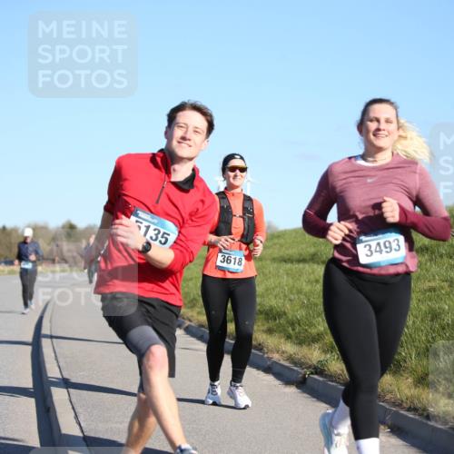 06.04.2025 - 44. Internationalen Wilhelmsburger Insellauf Jannik Wohlers http://msf.ph/oto/7617026 06.04.2025 09:40:36 Laufen 114, 5135, 3493, 3618 meine-sportfotos.de
