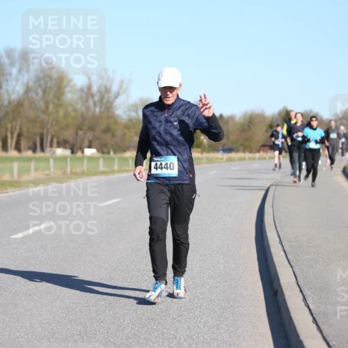 06.04.2025 - 44. Internationalen Wilhelmsburger Insellauf Jannik Wohlers http://msf.ph/oto/7617045 06.04.2025 09:40:42 Laufen 4440 meine-sportfotos.de