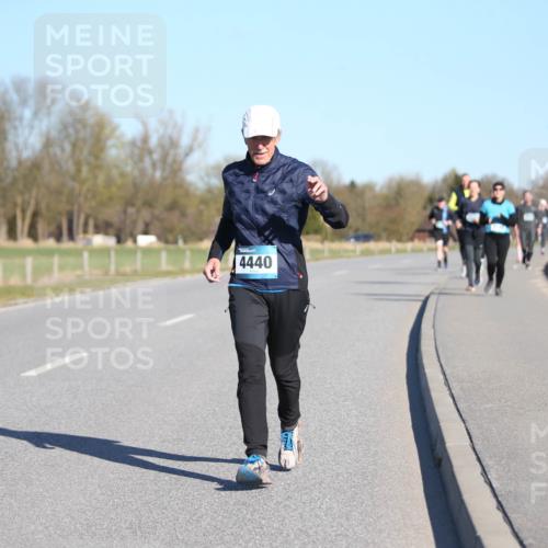 06.04.2025 - 44. Internationalen Wilhelmsburger Insellauf Jannik Wohlers http://msf.ph/oto/7617046 06.04.2025 09:40:42 Laufen 4440 meine-sportfotos.de