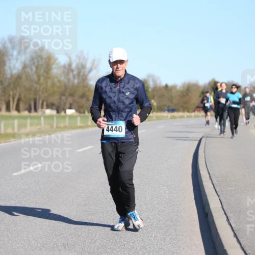 06.04.2025 - 44. Internationalen Wilhelmsburger Insellauf Jannik Wohlers http://msf.ph/oto/7617047 06.04.2025 09:40:43 Laufen 4440 meine-sportfotos.de