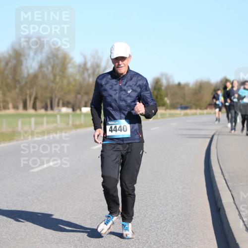 06.04.2025 - 44. Internationalen Wilhelmsburger Insellauf Jannik Wohlers http://msf.ph/oto/7617051 06.04.2025 09:40:43 Laufen 4440 meine-sportfotos.de