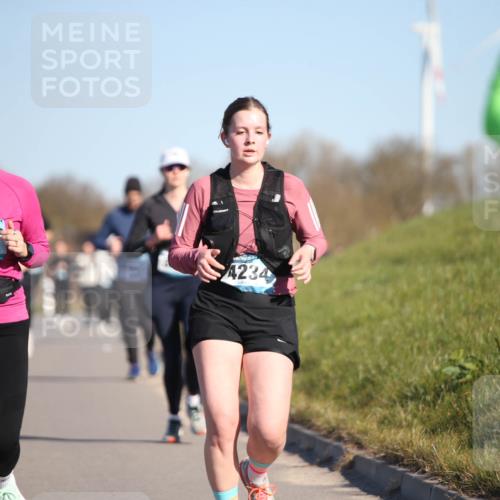 06.04.2025 - 44. Internationalen Wilhelmsburger Insellauf Jannik Wohlers http://msf.ph/oto/7617096 06.04.2025 09:41:00 Laufen 4167, 4234 meine-sportfotos.de