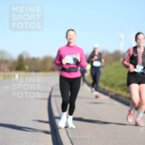 06.04.2025 - 44. Internationalen Wilhelmsburger Insellauf Jannik Wohlers http://msf.ph/oto/7617107 06.04.2025 09:41:02 Laufen  meine-sportfotos.de