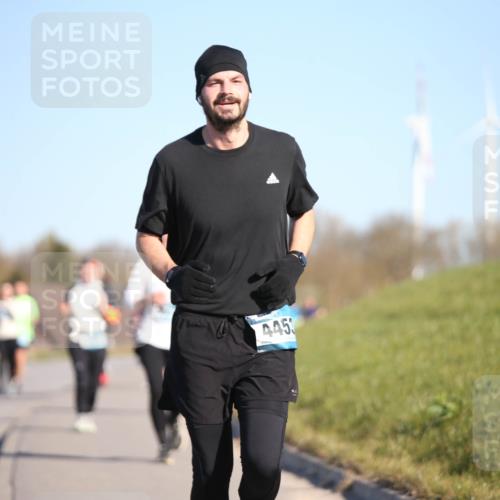 06.04.2025 - 44. Internationalen Wilhelmsburger Insellauf Jannik Wohlers http://msf.ph/oto/7617137 06.04.2025 09:41:13 Laufen 445 meine-sportfotos.de
