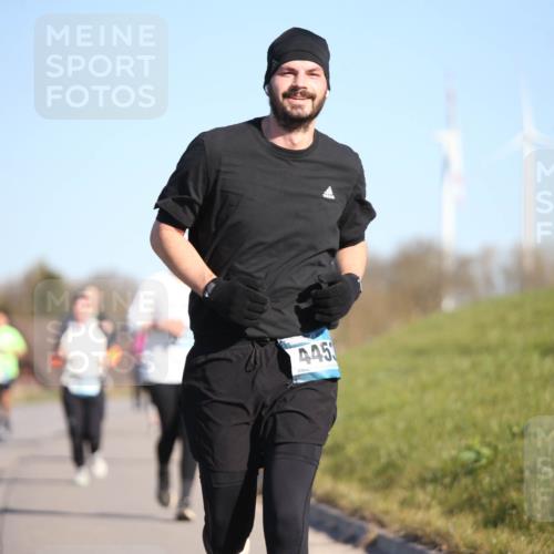 06.04.2025 - 44. Internationalen Wilhelmsburger Insellauf Jannik Wohlers http://msf.ph/oto/7617140 06.04.2025 09:41:13 Laufen 445 meine-sportfotos.de