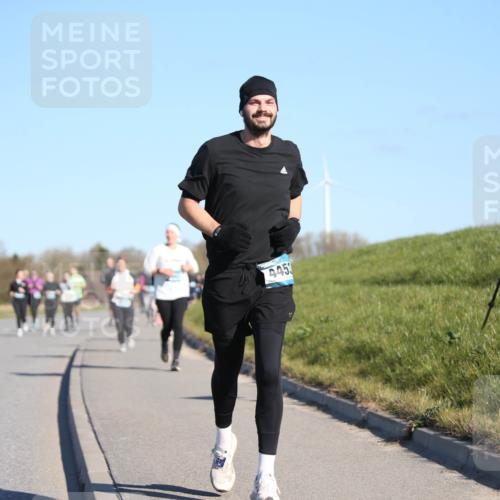 06.04.2025 - 44. Internationalen Wilhelmsburger Insellauf Jannik Wohlers http://msf.ph/oto/7617143 06.04.2025 09:41:14 Laufen 4453 meine-sportfotos.de