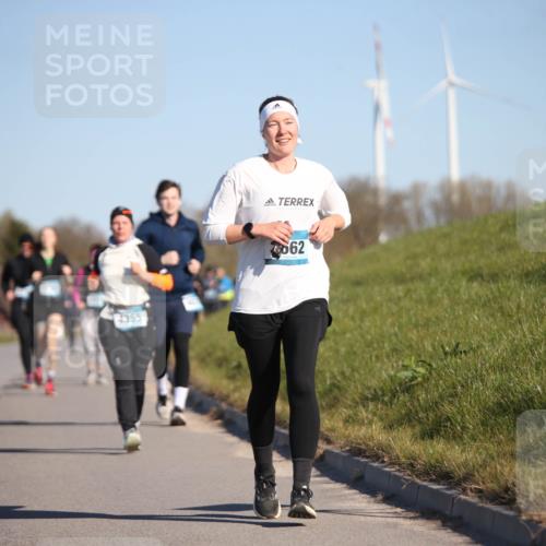 06.04.2025 - 44. Internationalen Wilhelmsburger Insellauf Jannik Wohlers http://msf.ph/oto/7617147 06.04.2025 09:41:16 Laufen 4355, 062 meine-sportfotos.de