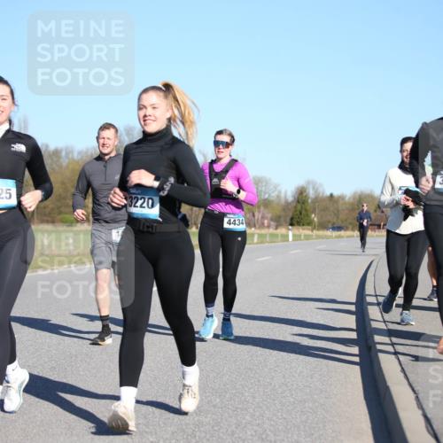 06.04.2025 - 44. Internationalen Wilhelmsburger Insellauf Jannik Wohlers http://msf.ph/oto/7617185 06.04.2025 09:41:29 Laufen 3225, 44, 3220, 4434, 3798, 31 meine-sportfotos.de