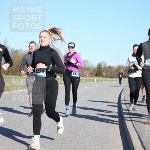 06.04.2025 - 44. Internationalen Wilhelmsburger Insellauf Jannik Wohlers http://msf.ph/oto/7617186 06.04.2025 09:41:29 Laufen 3225, 3220, 4434, 379, 3194 meine-sportfotos.de