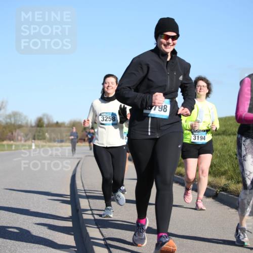 06.04.2025 - 44. Internationalen Wilhelmsburger Insellauf Jannik Wohlers http://msf.ph/oto/7617191 06.04.2025 09:41:30 Laufen 4434, 3258, 798, 3194, 4600 meine-sportfotos.de