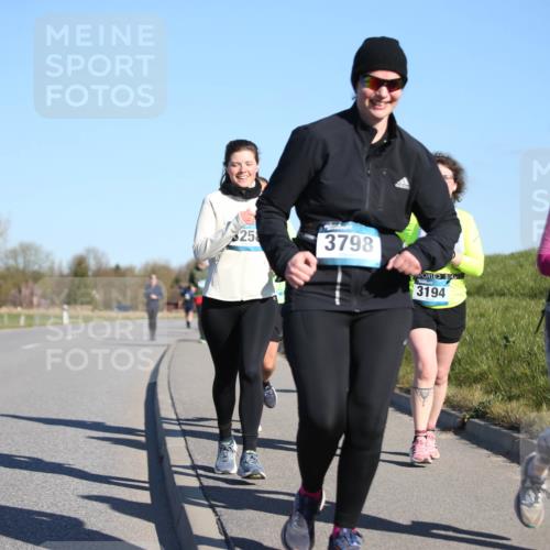 06.04.2025 - 44. Internationalen Wilhelmsburger Insellauf Jannik Wohlers http://msf.ph/oto/7617193 06.04.2025 09:41:30 Laufen 4434, 25, 3798, 3194, 4600 meine-sportfotos.de