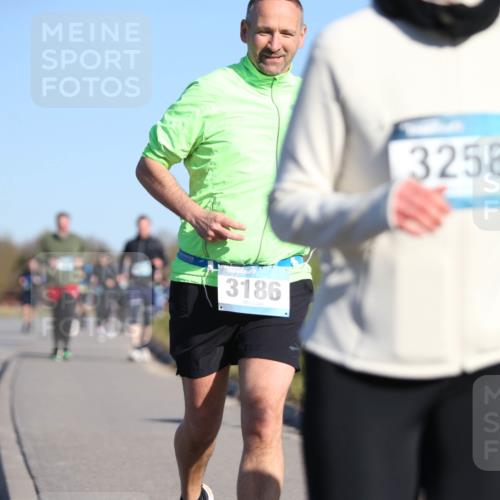 06.04.2025 - 44. Internationalen Wilhelmsburger Insellauf Jannik Wohlers http://msf.ph/oto/7617197 06.04.2025 09:41:32 Laufen 3186, 3258 meine-sportfotos.de