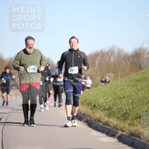06.04.2025 - 44. Internationalen Wilhelmsburger Insellauf Jannik Wohlers http://msf.ph/oto/7617198 06.04.2025 09:41:34 Laufen 3895, 3910 meine-sportfotos.de