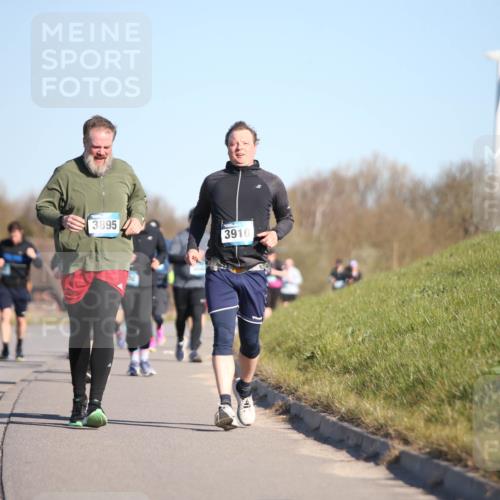 06.04.2025 - 44. Internationalen Wilhelmsburger Insellauf Jannik Wohlers http://msf.ph/oto/7617199 06.04.2025 09:41:34 Laufen 3895, 3910 meine-sportfotos.de