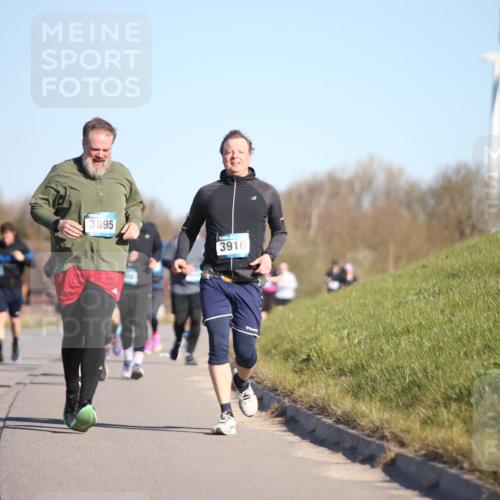 06.04.2025 - 44. Internationalen Wilhelmsburger Insellauf Jannik Wohlers http://msf.ph/oto/7617200 06.04.2025 09:41:35 Laufen 3895, 1022, 3910 meine-sportfotos.de