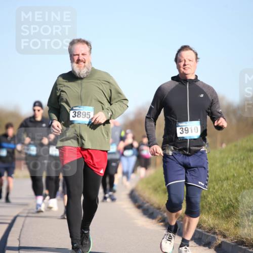 06.04.2025 - 44. Internationalen Wilhelmsburger Insellauf Jannik Wohlers http://msf.ph/oto/7617207 06.04.2025 09:41:37 Laufen 3895, 3910 meine-sportfotos.de