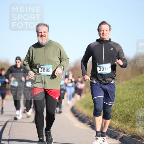 06.04.2025 - 44. Internationalen Wilhelmsburger Insellauf Jannik Wohlers http://msf.ph/oto/7617208 06.04.2025 09:41:37 Laufen 3895, 3910 meine-sportfotos.de