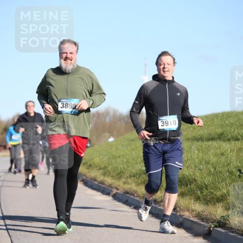 06.04.2025 - 44. Internationalen Wilhelmsburger Insellauf Jannik Wohlers http://msf.ph/oto/7617213 06.04.2025 09:41:39 Laufen 3895, 3910 meine-sportfotos.de