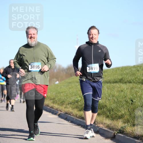 06.04.2025 - 44. Internationalen Wilhelmsburger Insellauf Jannik Wohlers http://msf.ph/oto/7617215 06.04.2025 09:41:40 Laufen 3895, 3910 meine-sportfotos.de