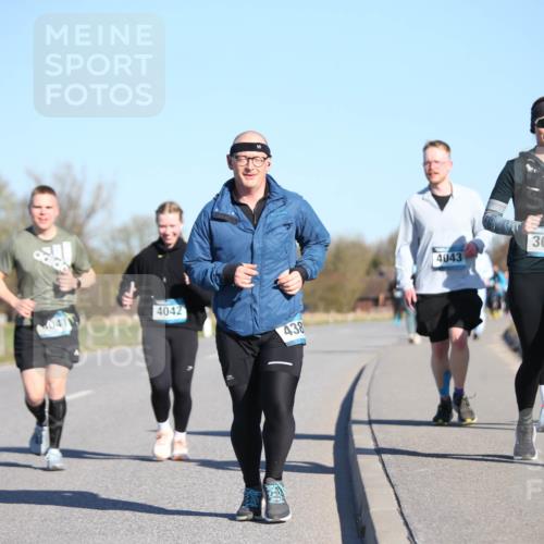 06.04.2025 - 44. Internationalen Wilhelmsburger Insellauf Jannik Wohlers http://msf.ph/oto/7617315 06.04.2025 09:42:11 Laufen 4041, 4042, 438, 4043, 3095 meine-sportfotos.de