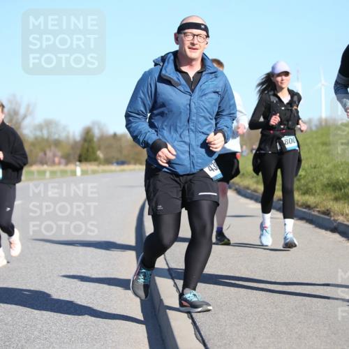 06.04.2025 - 44. Internationalen Wilhelmsburger Insellauf Jannik Wohlers http://msf.ph/oto/7617321 06.04.2025 09:42:12 Laufen 4042, 041, 43, 800, 3095 meine-sportfotos.de