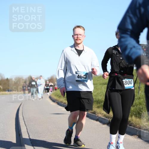 06.04.2025 - 44. Internationalen Wilhelmsburger Insellauf Jannik Wohlers http://msf.ph/oto/7617329 06.04.2025 09:42:14 Laufen 4043, 800 meine-sportfotos.de