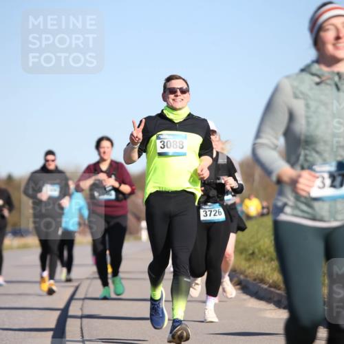 06.04.2025 - 44. Internationalen Wilhelmsburger Insellauf Jannik Wohlers http://msf.ph/oto/7617366 06.04.2025 09:42:30 Laufen 3088, 3726, 3272 meine-sportfotos.de