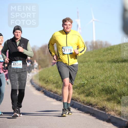 06.04.2025 - 44. Internationalen Wilhelmsburger Insellauf Jannik Wohlers http://msf.ph/oto/7617482 06.04.2025 09:43:02 Laufen 4103, 387, 4134, 3179 meine-sportfotos.de
