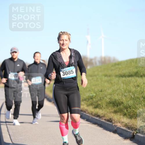 06.04.2025 - 44. Internationalen Wilhelmsburger Insellauf Jannik Wohlers http://msf.ph/oto/7617531 06.04.2025 09:43:14 Laufen 3229, 3228, 3085 meine-sportfotos.de