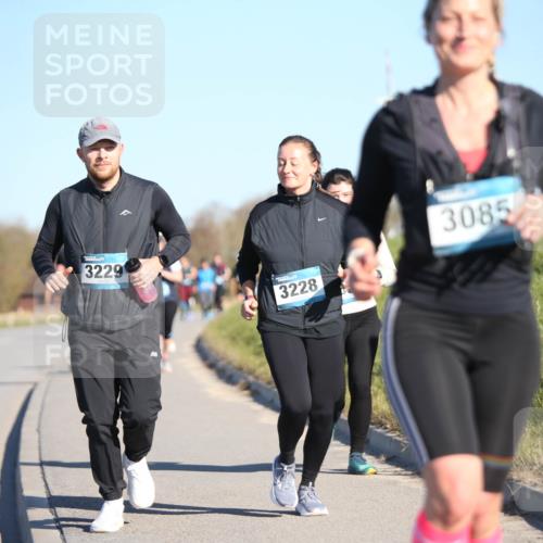 06.04.2025 - 44. Internationalen Wilhelmsburger Insellauf Jannik Wohlers http://msf.ph/oto/7617535 06.04.2025 09:43:15 Laufen 3229, 3228, 3085 meine-sportfotos.de