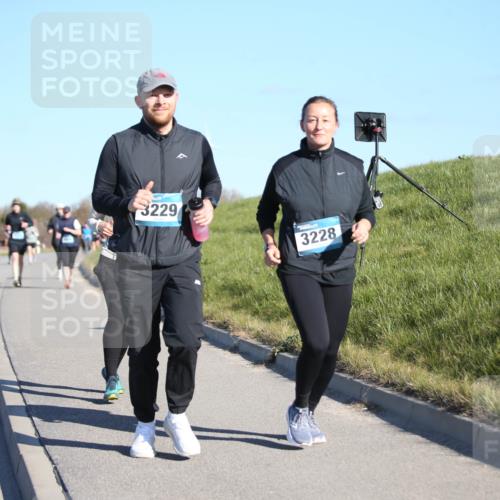 06.04.2025 - 44. Internationalen Wilhelmsburger Insellauf Jannik Wohlers http://msf.ph/oto/7617543 06.04.2025 09:43:17 Laufen 3229, 3228 meine-sportfotos.de