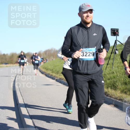 06.04.2025 - 44. Internationalen Wilhelmsburger Insellauf Jannik Wohlers http://msf.ph/oto/7617546 06.04.2025 09:43:18 Laufen 3229, 3228 meine-sportfotos.de