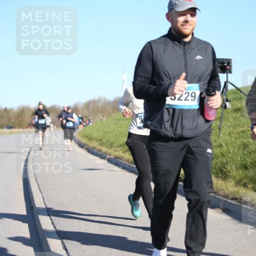 06.04.2025 - 44. Internationalen Wilhelmsburger Insellauf Jannik Wohlers http://msf.ph/oto/7617547 06.04.2025 09:43:18 Laufen 3, 229, 3228 meine-sportfotos.de