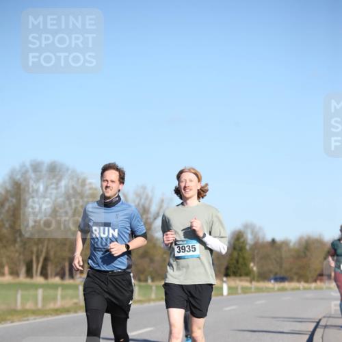 06.04.2025 - 44. Internationalen Wilhelmsburger Insellauf Jannik Wohlers http://msf.ph/oto/7617589 06.04.2025 09:43:38 Laufen 2024, 3935 meine-sportfotos.de