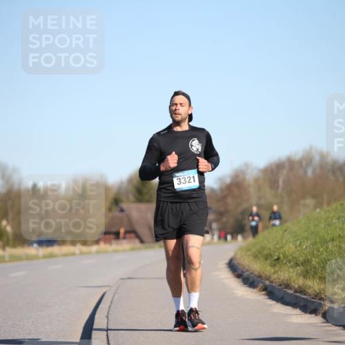06.04.2025 - 44. Internationalen Wilhelmsburger Insellauf Jannik Wohlers http://msf.ph/oto/7617687 06.04.2025 09:44:12 Laufen 3321 meine-sportfotos.de