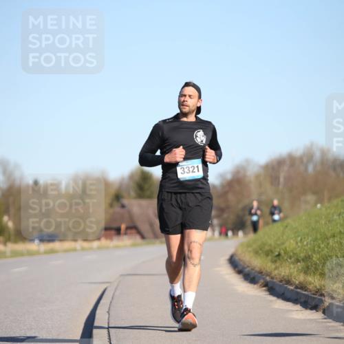 06.04.2025 - 44. Internationalen Wilhelmsburger Insellauf Jannik Wohlers http://msf.ph/oto/7617689 06.04.2025 09:44:12 Laufen 3321 meine-sportfotos.de