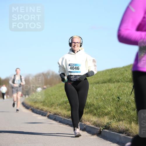 06.04.2025 - 44. Internationalen Wilhelmsburger Insellauf Jannik Wohlers http://msf.ph/oto/7617814 06.04.2025 09:45:06 Laufen 3702, 4046 meine-sportfotos.de