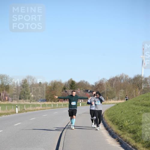 06.04.2025 - 44. Internationalen Wilhelmsburger Insellauf Jannik Wohlers http://msf.ph/oto/7618040 06.04.2025 09:46:02 Laufen 3127, 3128 meine-sportfotos.de