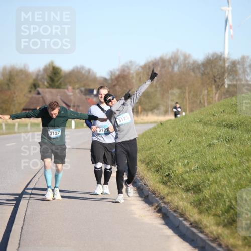 06.04.2025 - 44. Internationalen Wilhelmsburger Insellauf Jannik Wohlers http://msf.ph/oto/7618053 06.04.2025 09:46:04 Laufen 3127, 3131, 3128 meine-sportfotos.de