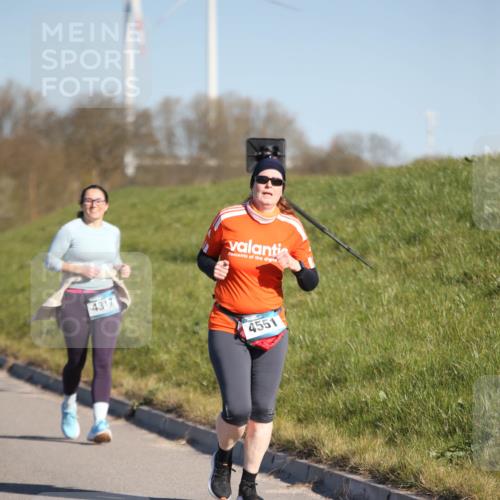06.04.2025 - 44. Internationalen Wilhelmsburger Insellauf Jannik Wohlers http://msf.ph/oto/7618375 06.04.2025 09:48:17 Laufen 4317, 4551 meine-sportfotos.de