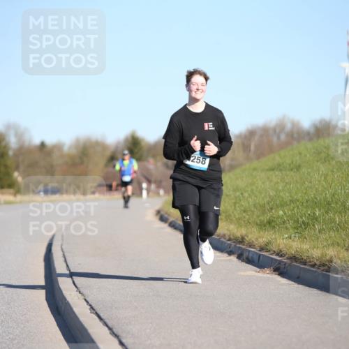 06.04.2025 - 44. Internationalen Wilhelmsburger Insellauf Jannik Wohlers http://msf.ph/oto/7618634 06.04.2025 09:49:38 Laufen 258 meine-sportfotos.de