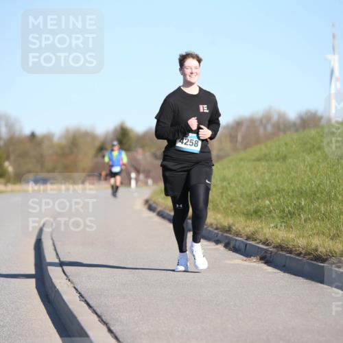 06.04.2025 - 44. Internationalen Wilhelmsburger Insellauf Jannik Wohlers http://msf.ph/oto/7618636 06.04.2025 09:49:38 Laufen 4258 meine-sportfotos.de