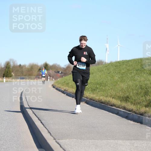 06.04.2025 - 44. Internationalen Wilhelmsburger Insellauf Jannik Wohlers http://msf.ph/oto/7618641 06.04.2025 09:49:39 Laufen 4258 meine-sportfotos.de
