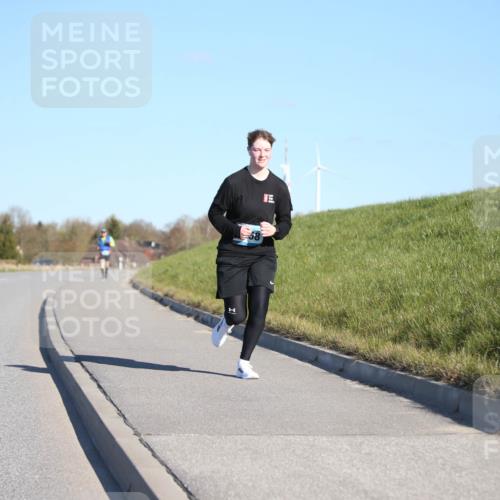 06.04.2025 - 44. Internationalen Wilhelmsburger Insellauf Jannik Wohlers http://msf.ph/oto/7618650 06.04.2025 09:49:40 Laufen 58 meine-sportfotos.de